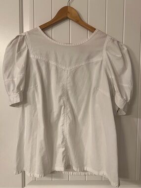 Universal Thread White Top in super soft fabric